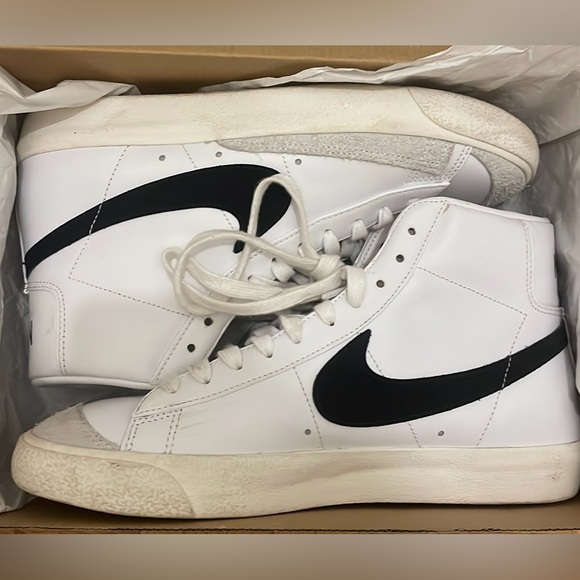 Women’s size 9.5 Men’s size 8 - Picture 2 of 5